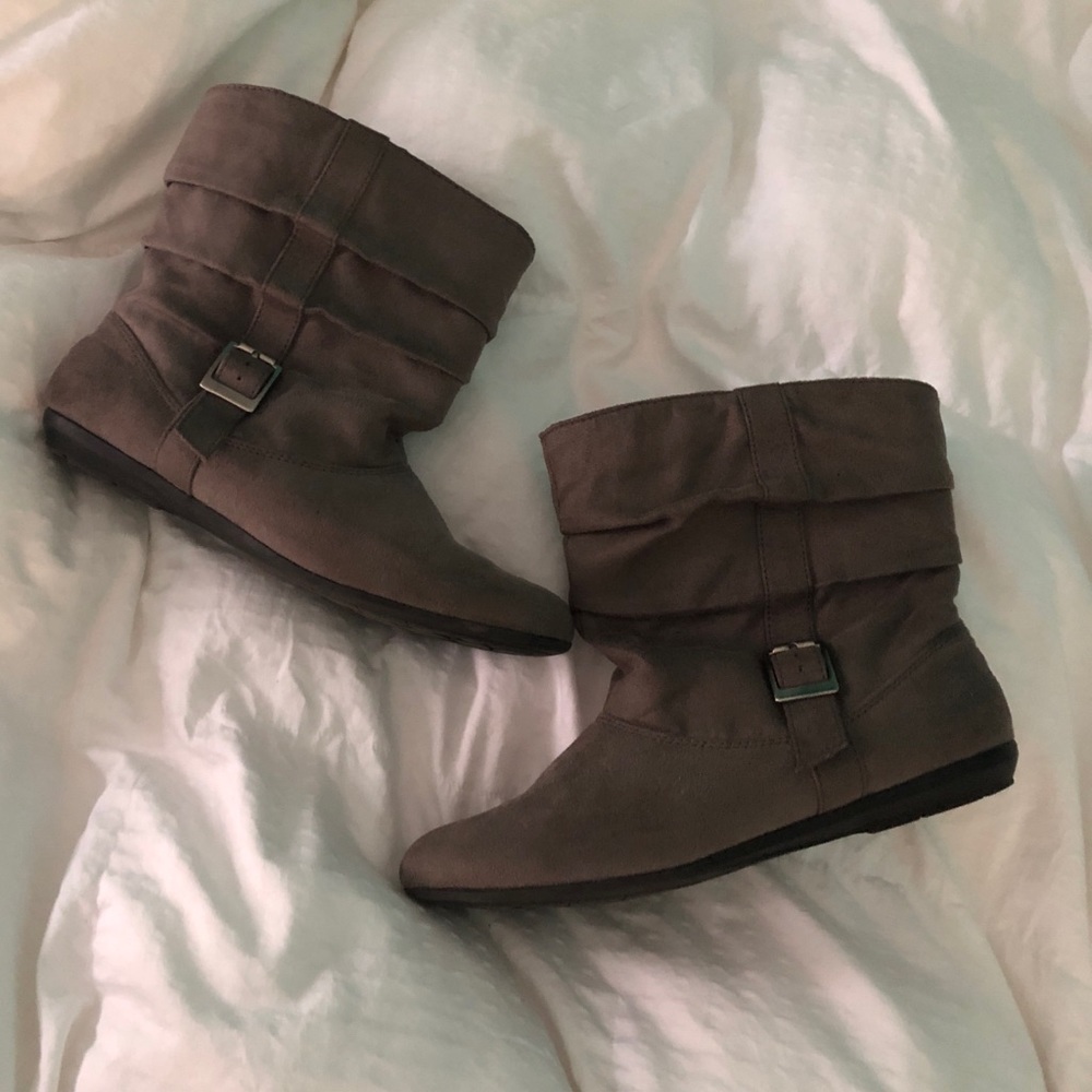 Grey Boots - Picture 3 of 3
